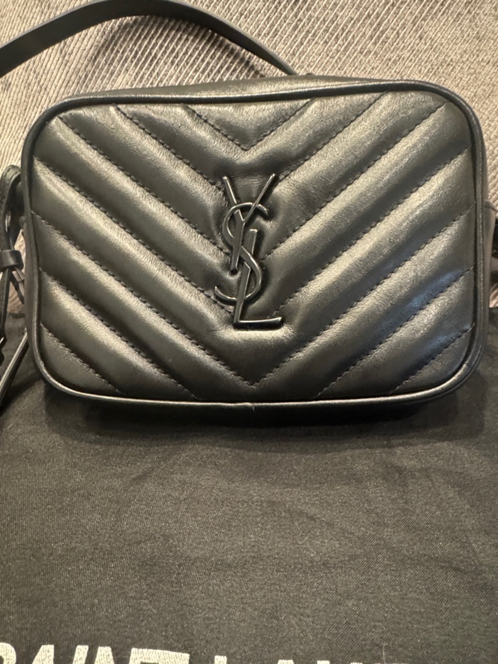 LOU QUILTED BELTBAG BLACK HARDWARE
Saint Laurent
BLACK 34IN / 85CM - Picture 2 of 7